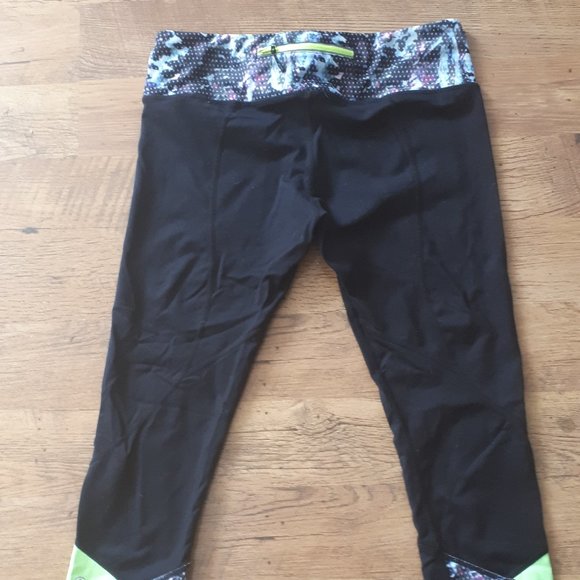 SOLD- Lululemon Pace Rival Crop-size 8 - Picture 3 of 5